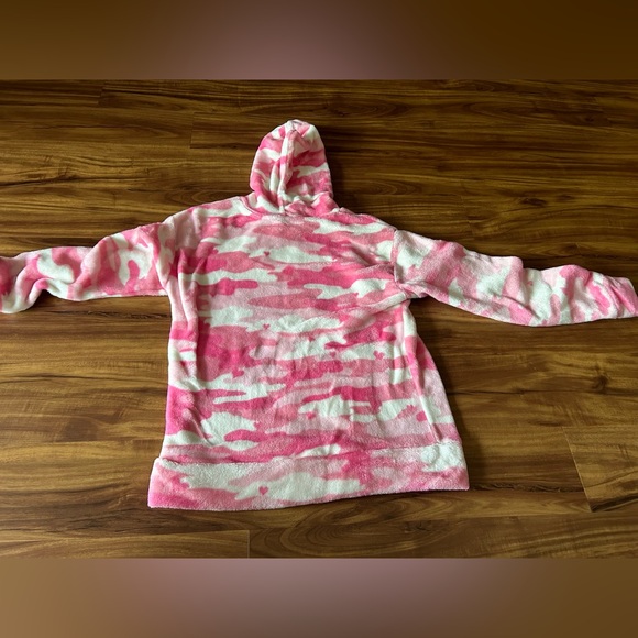 Girls Lucky Brand Pullover Hoodie and matching bottoms - Picture 3 of 6